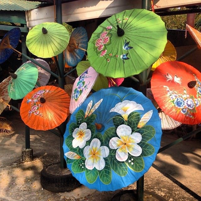 Chiang_Mai_Thailand_Bo_Sang_Umbrellas