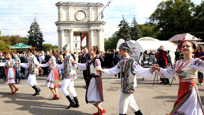 Moldova-Wine-Festival-dancing-Chisinau-Europe-Davidsbeenhere