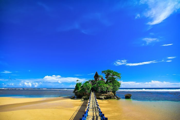 balekambang-beach-bridge-davidsbeenhere