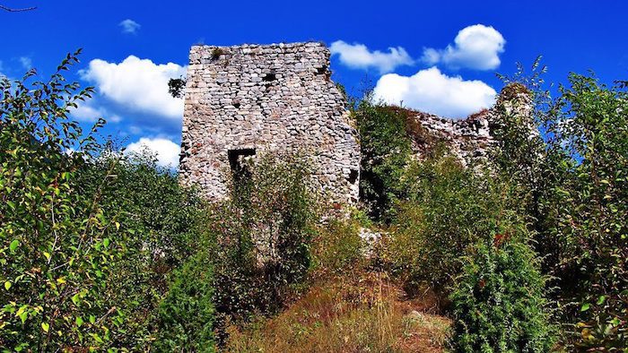 Best_Castles_to_Visit_in_Bosnia_and_Herzegovina_Davidsbeenhere2 Cropped