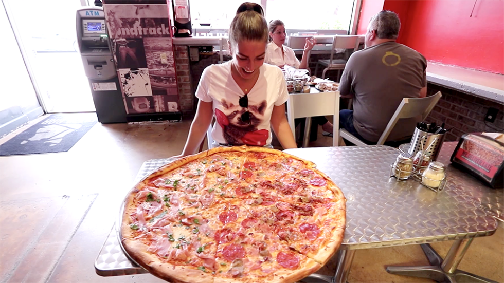 video-the-biggest-pizza-in-miami-south-beach-florida-david-s-been