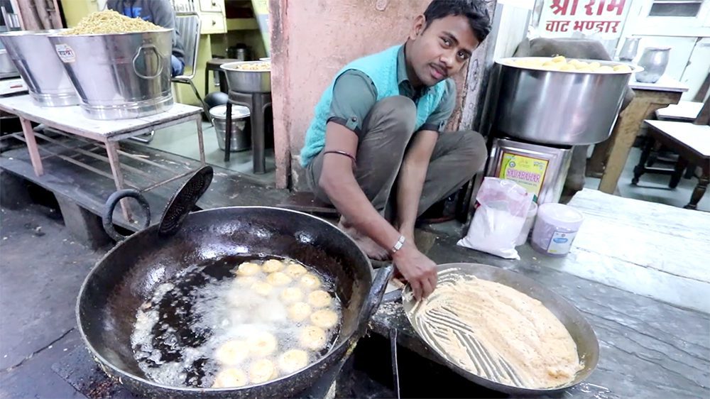 VIDEO: Never-Ending Indian Street Food Night Tour of the Pink City in
