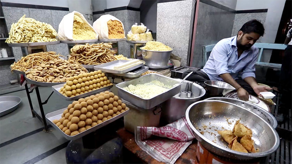 VIDEO: Never-Ending Indian Street Food Night Tour of the Pink City in ...