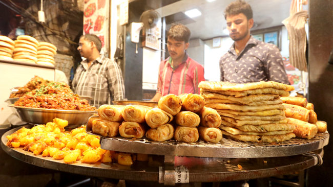 25 Indian Street Food Dishes You Must Try in Mumbai, India - David's ...