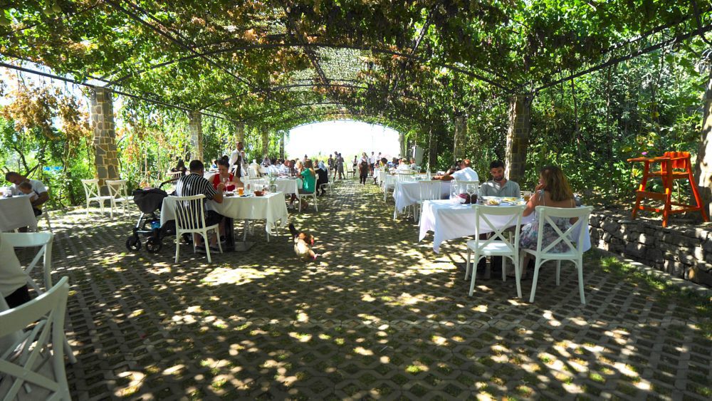 Farm-to-table courtyard in the Zadrima countryside