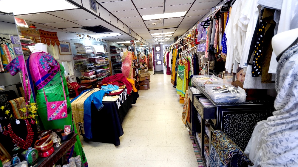 VIDEO The Maharaja of Miami!! Visiting an Indian Clothing Store