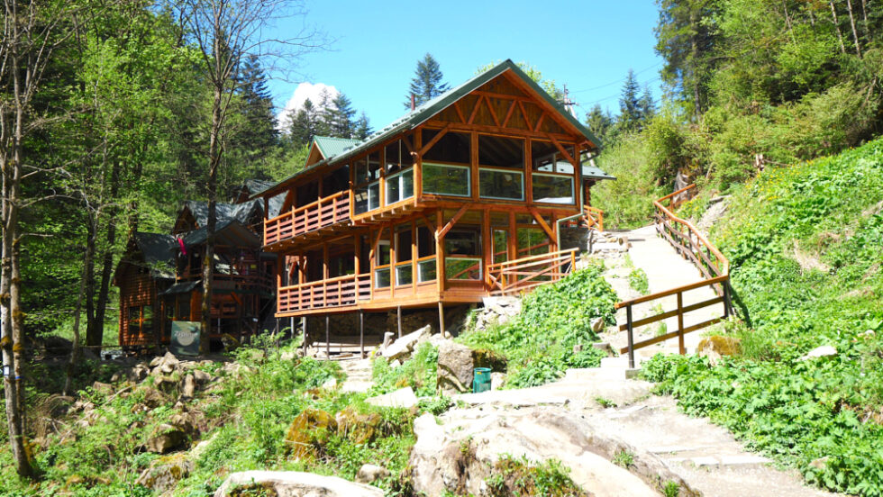 A wooden lodge near Kamianka Waterfall