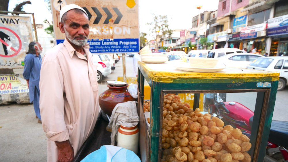 A golgappa vendor in Aabpara Market in Islamabad, Pakistan