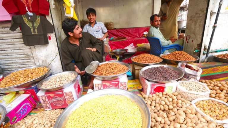 gujranwala's purani mandi market