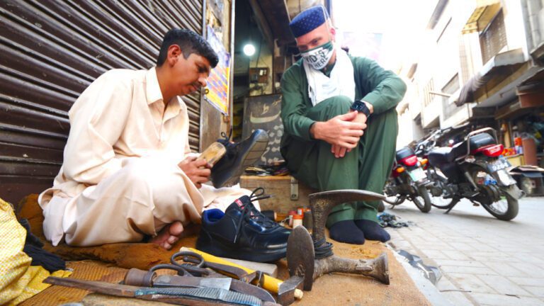 polish the shoes of passersby