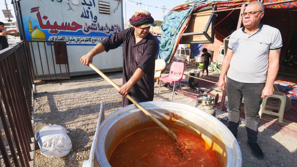 Vendors cooking fasolia along the pilgrimage route between Baghdad and Babylon | Davidsbeenhere