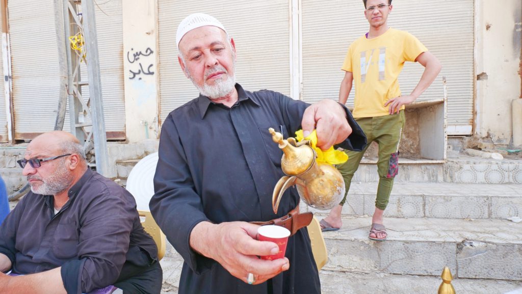 A vendor pours coffee in Najaf, Iraq | Davidsbeenhere
