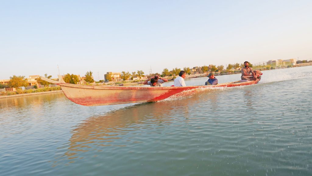 Riding a motorized canoe into the Iraqi Marshes | Davidsbeenhere