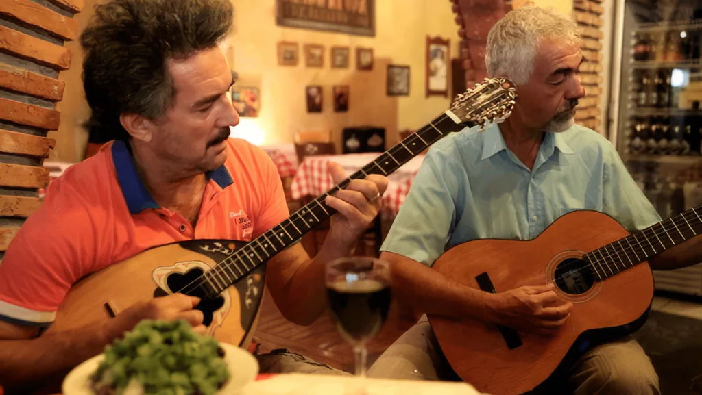 Two men play music for me in Greece | Davidsbeenhere