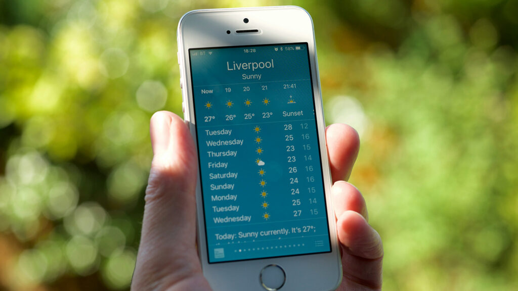 An iPhone displaying a weather app | Davidsbeenhere