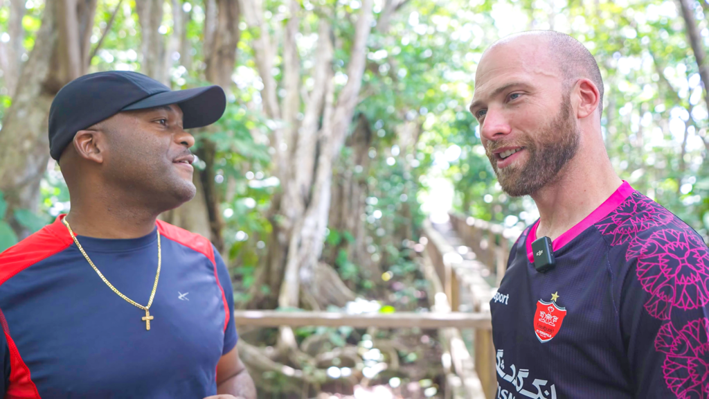 David Hoffmann meets Darryl, a local man who gave him a jungle haircut in Dominica | Davidsbeenhere